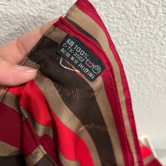 Authentic YSL gorgeous Scarf - Picture 6 of 10